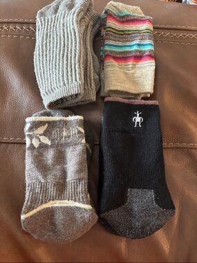 4 pairs of women’s smartwool socks Bundle Lot of 4